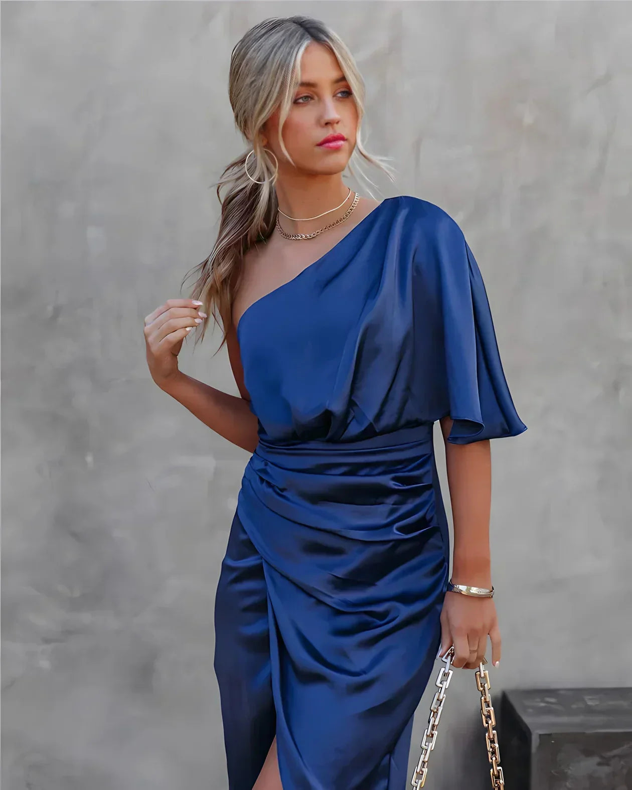 Soft Satin Off-Shoulder Midi Dress with Draped Waist — Blauw