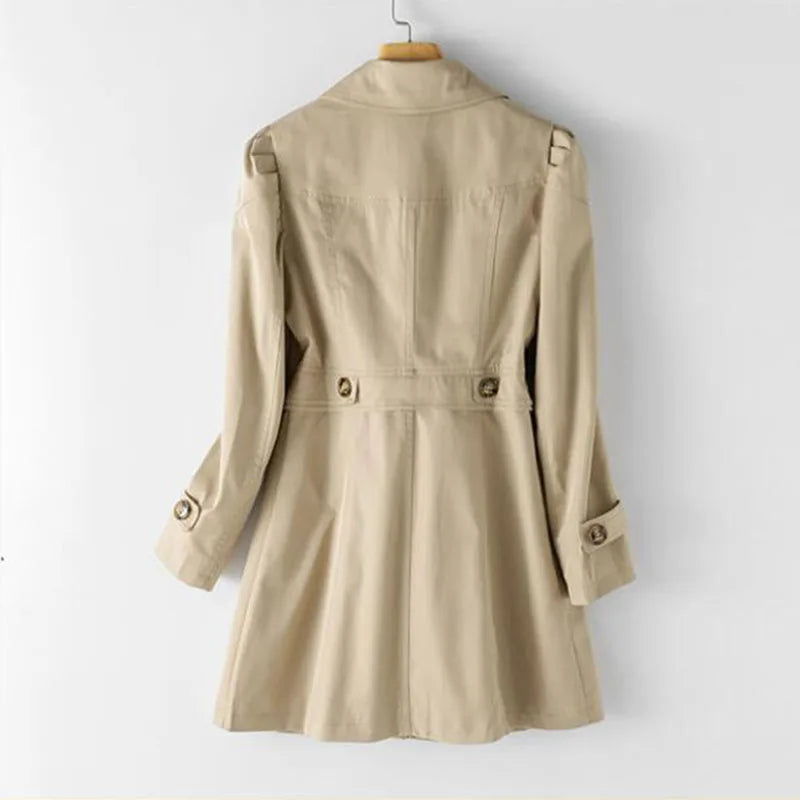 Classic Trench Coat: Effortless Everyday Elegance