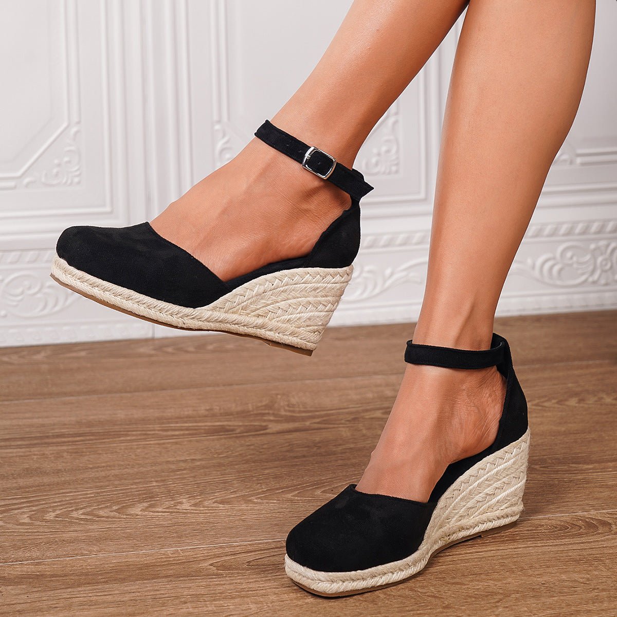 Comfort Wedge Sandals with Adjustable Ankle Strap — Schwarzer quadratischer Kopf