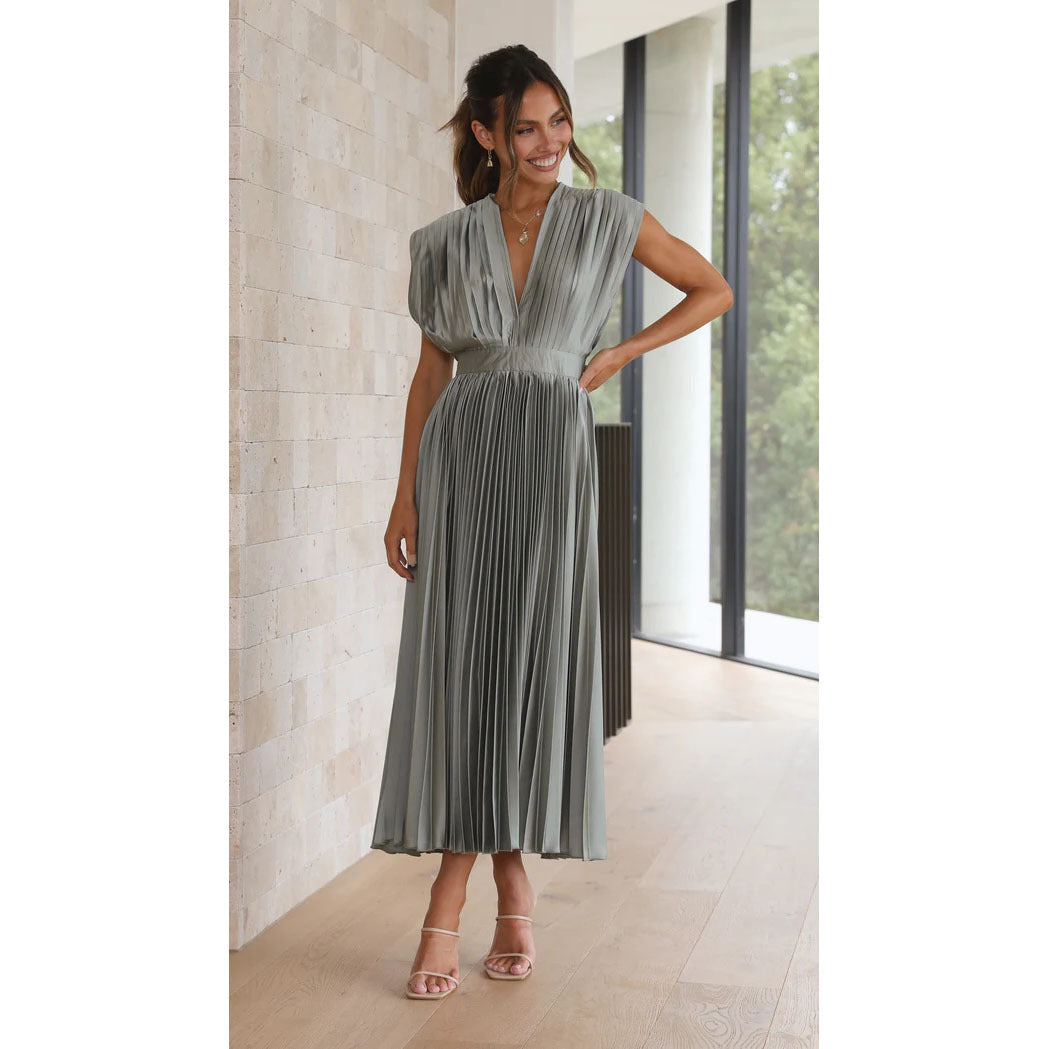 Soft Pleated V-Neck Midi Dress for Everyday Comfort — Grijs